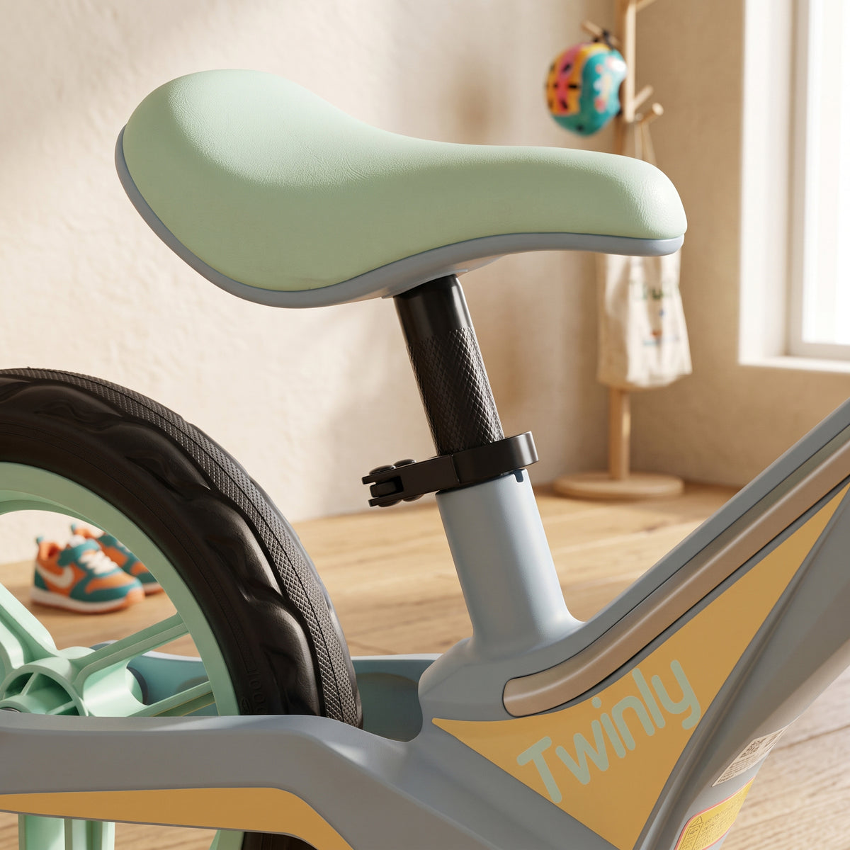 Bicicleta sin Pedales con Luces, 3-7 Años, Ligera, hasta 35kg VOLTY de Twinly