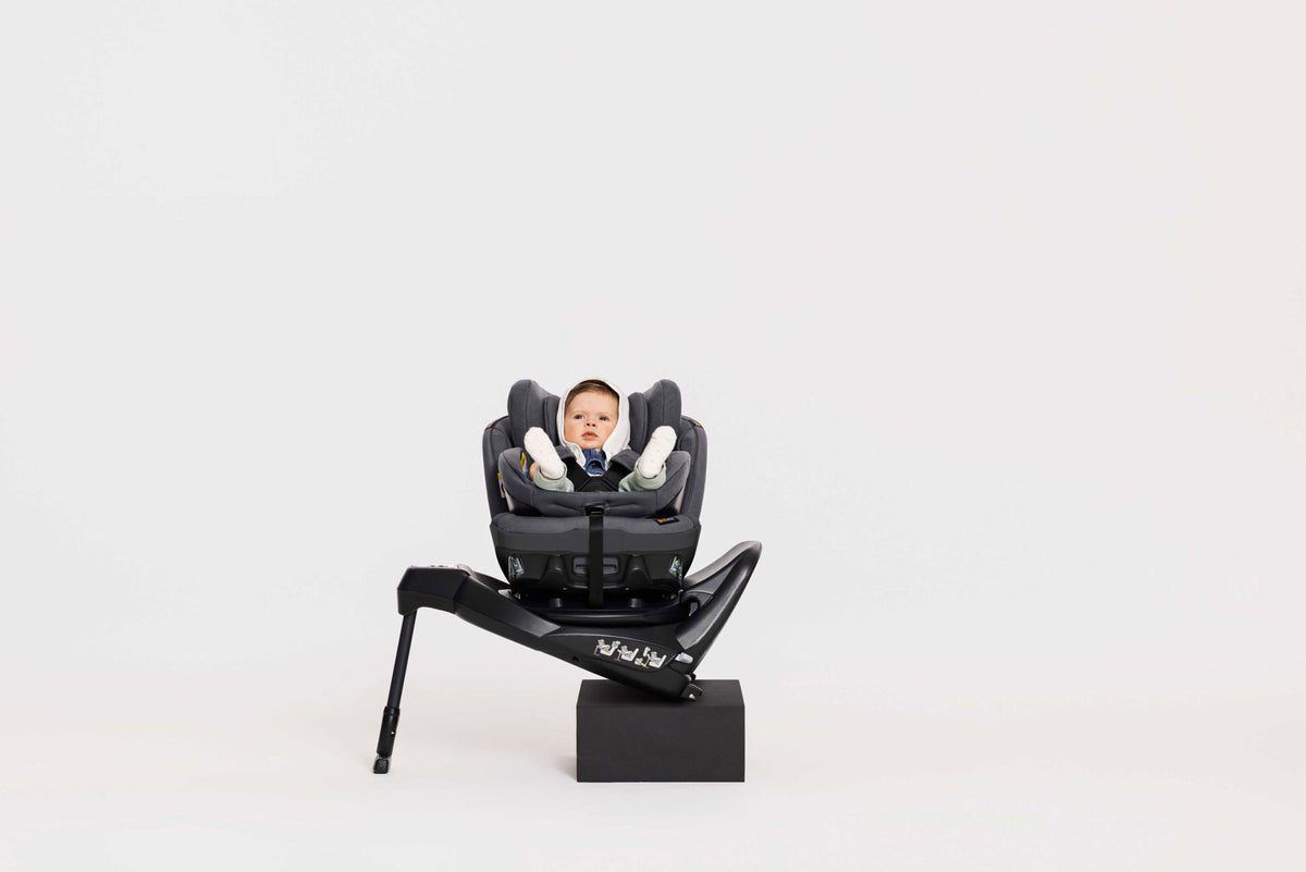 Silla de auto iZi Turn B, i-Size Dark Edge 360º de BeSafe