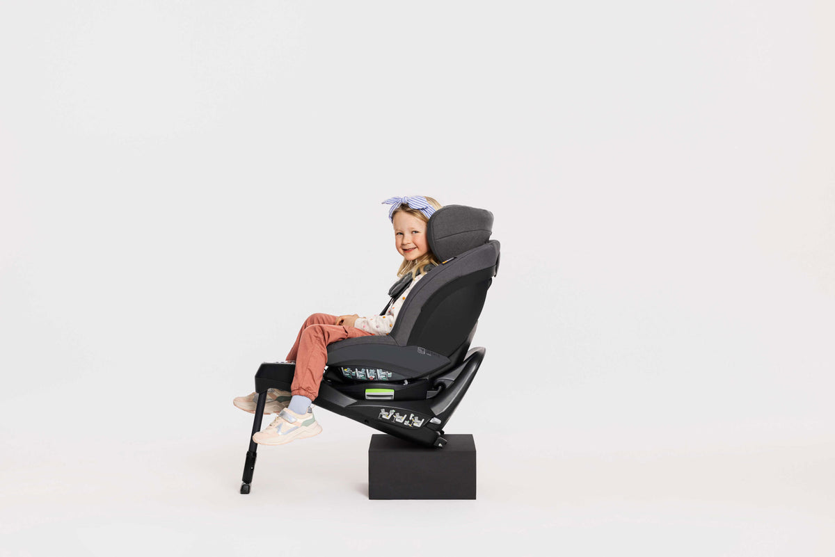 Silla de auto iZi Turn B, i-Size Dark Edge 360º de BeSafe