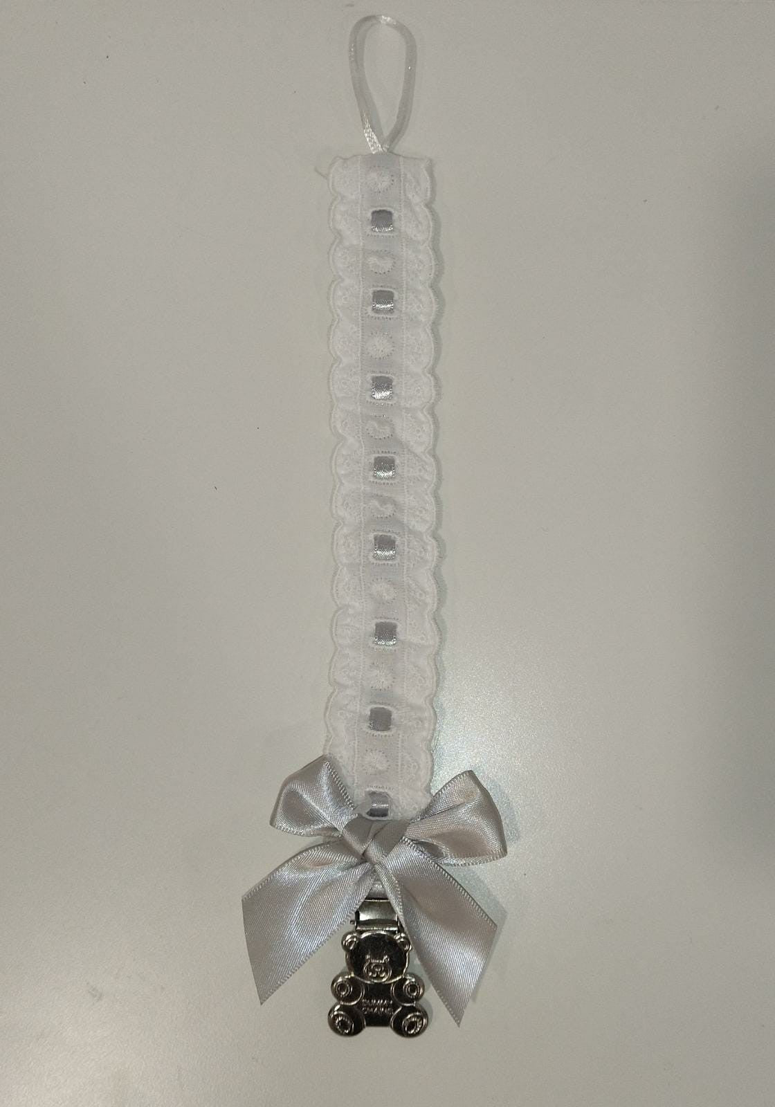 Porta-chupeta de renda Alma Petit Bear