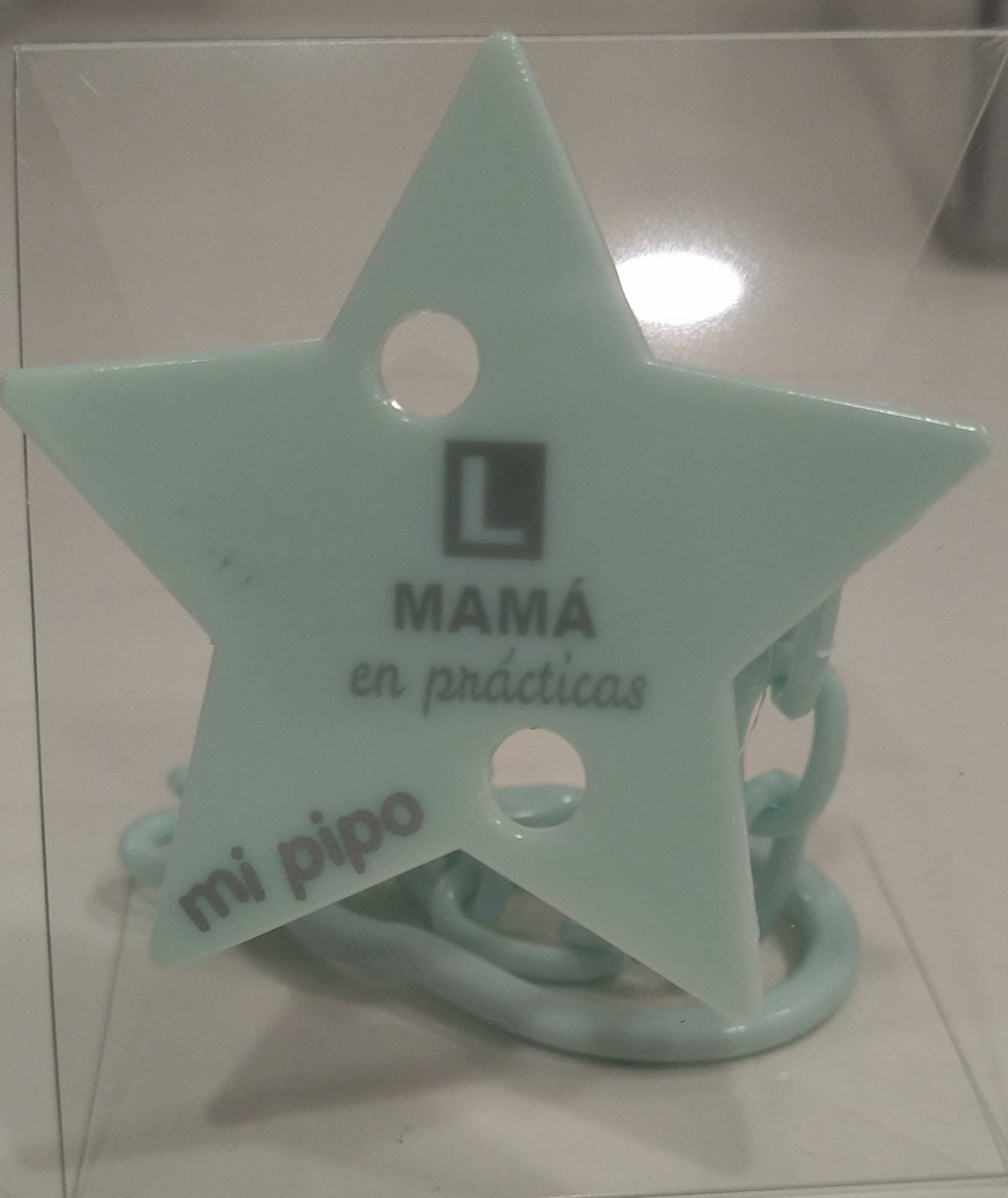 Corrente com fecho estrela "L Internship Mom" ​​​​de Mi Pipo
